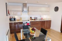 1_1-kitchen-diner-Ruislip-serviced-apartments-HA4-8QH