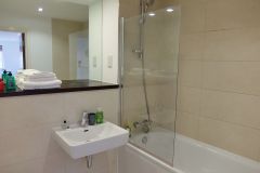 1.12-4-bathroom-ensuite-Ruislip-serviced-apartments-HA4-8QH