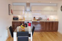 1.3-5-kitchen-diner-Ruislip-serviced-apartments-HA4-8QH