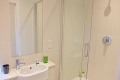 4 shower room Twickenham serviced apartment Newland 5